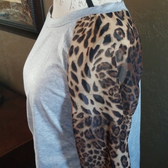 Cheetah shirt - Picture 2 of 2